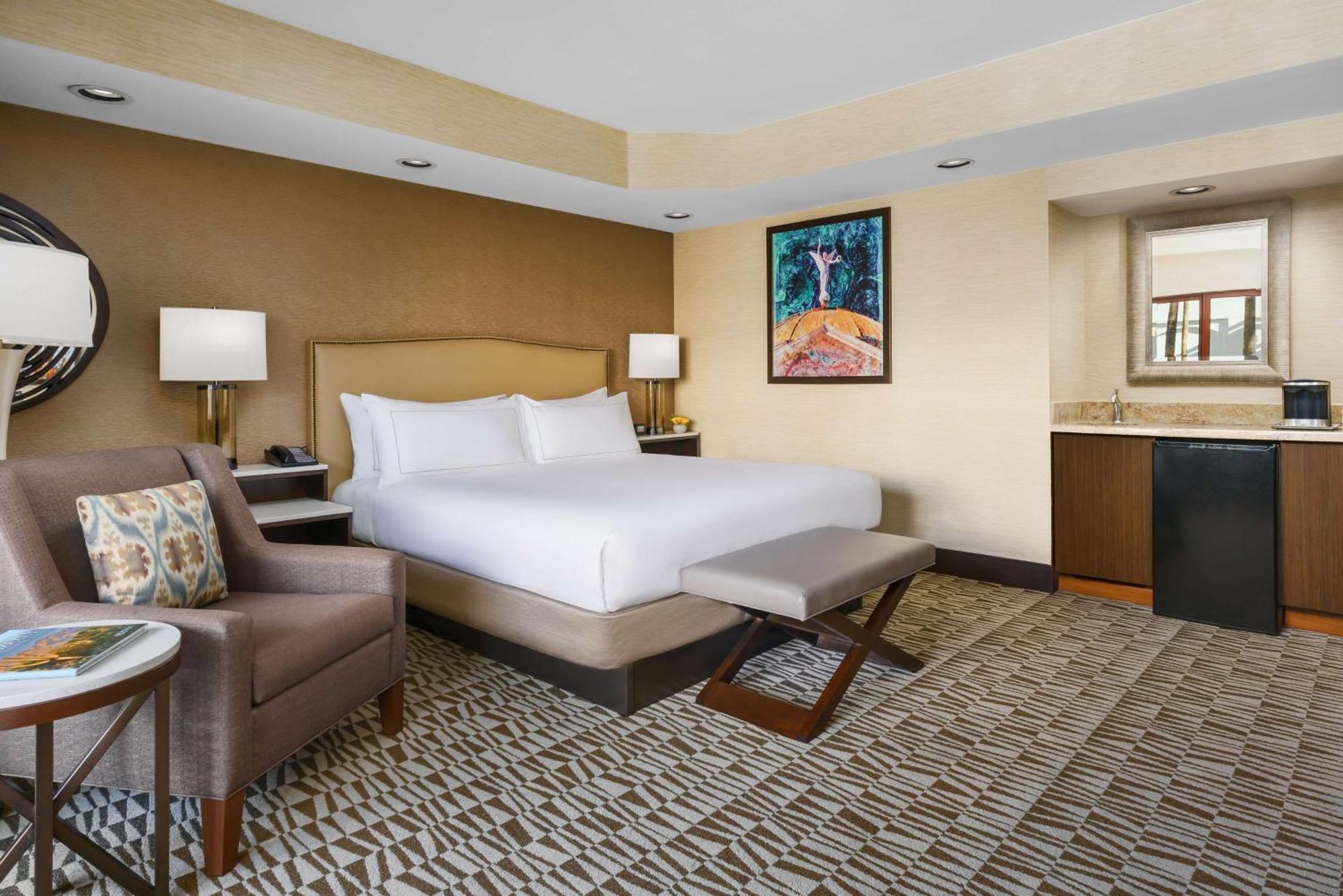 Hilton Phoenix Airport Exterior foto