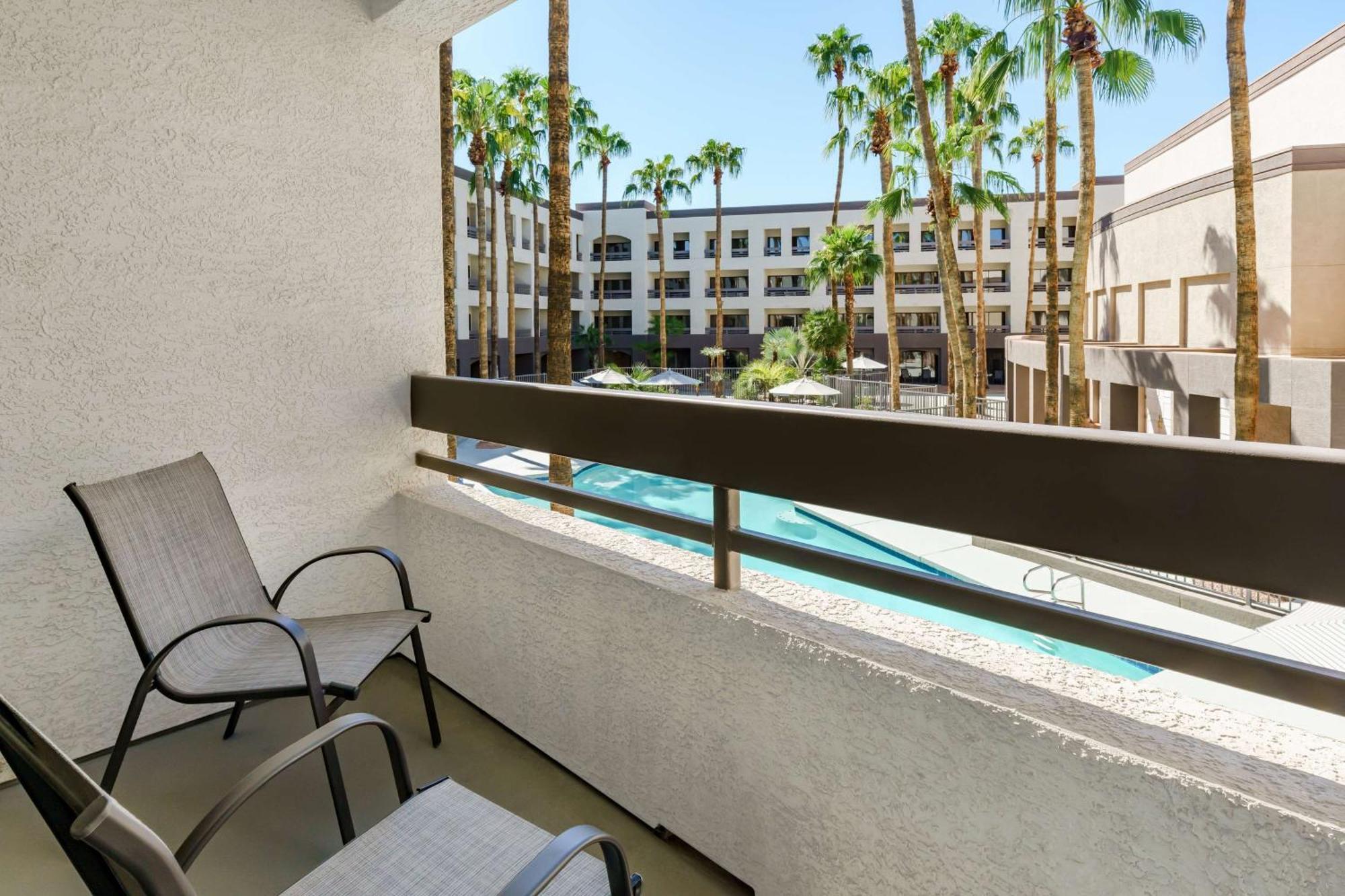 Hilton Phoenix Airport Exterior foto